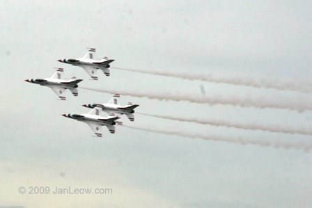 Zooming by in formation with smoke trailers