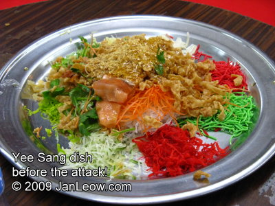 Yee Sang Dish. Getting ready for the attack!